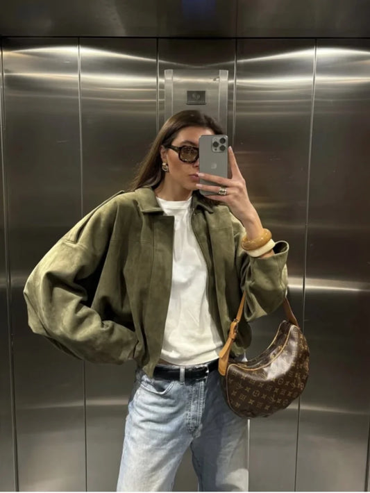 Chaqueta casual de moda callejera para mujer.